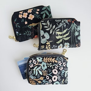 Mini linen coin purse that fits in back pocket / Mini card wallet / Small change purse / Credit card travel pouch / Pretty gift card holder