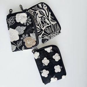 Mini linen coin purse that fits in back pocket / Mini card wallet / Small change purse / Credit card travel pouch / Pretty gift card holder