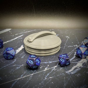 Couvercle de pot simple de la collection Mythic Mugs Monk