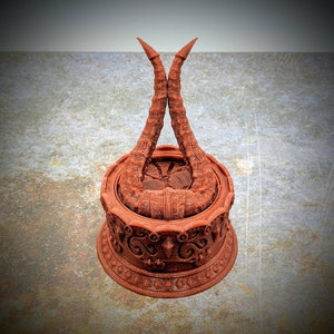 Boîte à dés mythique Demon-Blooded de la collection Mythic Mugs Demon-Blooded