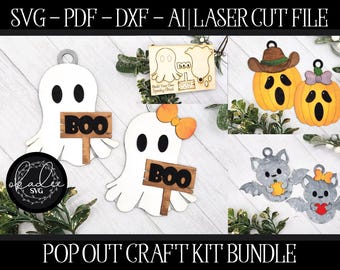 Könnte beinhalten: Eine Sammlung von Laser-Cut-Dateien zum Thema Halloween. Enthält weiße Geisterornamente mit "BOO"-Schildern, Kürbis- und Fledermausornamente. Der Text "SVG - PDF - DXF - AI | LASER CUT FILE" und "POP OUT CRAFT KIT BUNDLE" ist ebenfalls sichtbar.