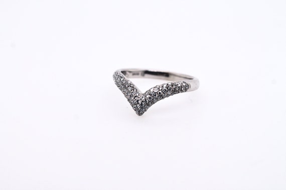 Chevron Point Diamond Band