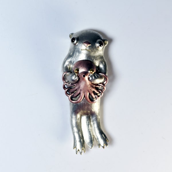 Kazuma NAGAI's brooch, "Sea Otter and Octopus"