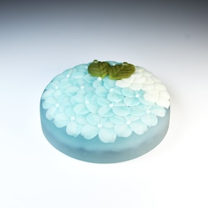 Yuuka KAWAKITA's paperweight, "Hydrangea"