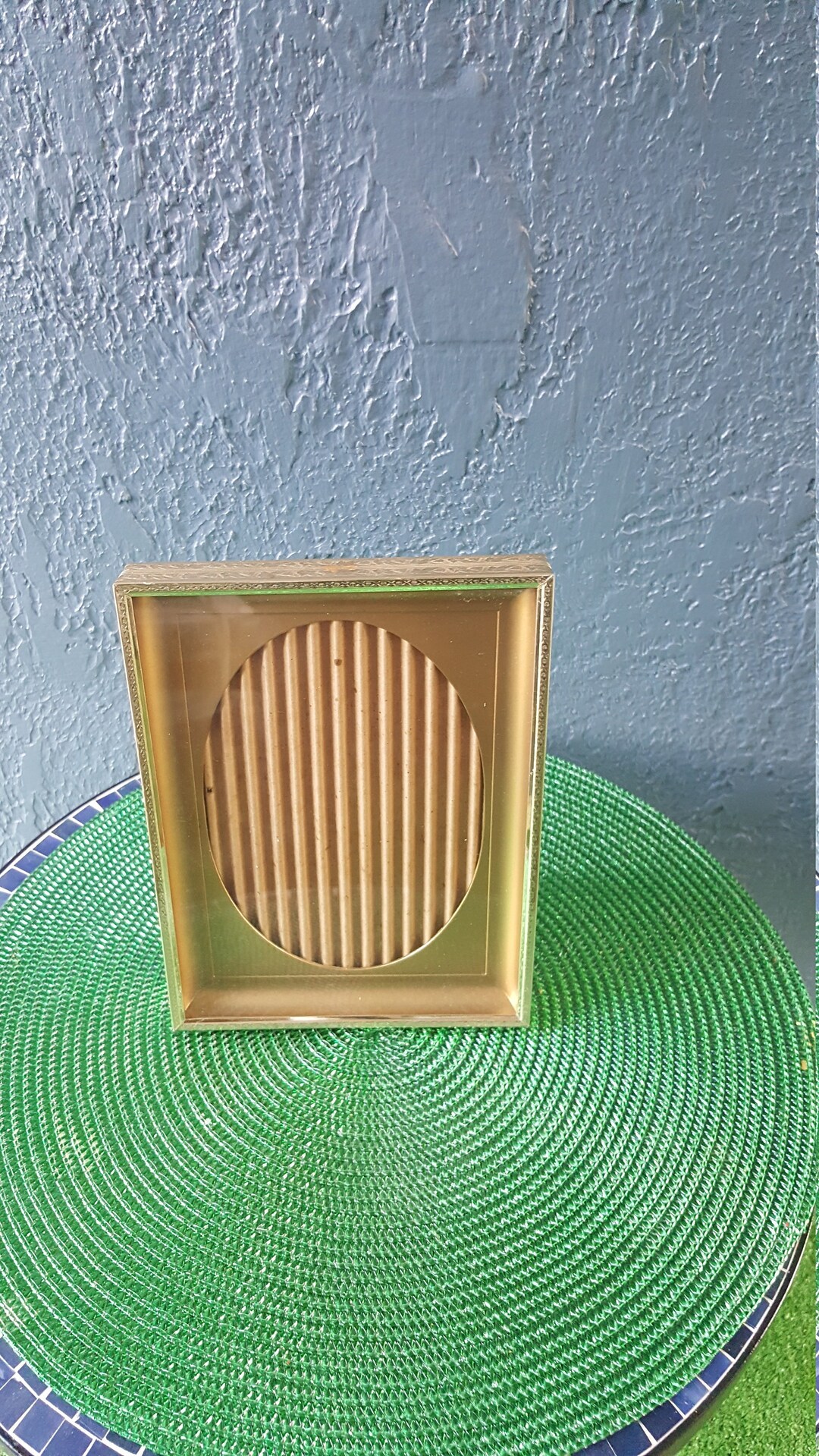 Vintage Brassy Gold Metal Shadow Box PICTURE/PHOTO Frame Holds 5x7