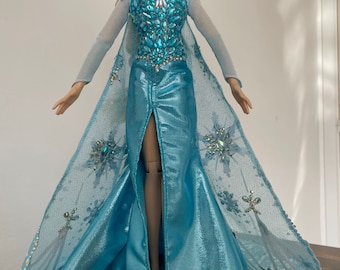 Robe Elsa Blue de Frozen Replica (robe et cape uniquement) faite sur commande pour poupée de 16 pouces