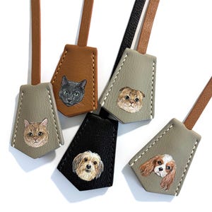 Bijou de sac en cuir personnalisé, étiquette de sac portrait d'animal de compagnie, peinte à la main sur cuir, breloque de sac à main, breloque de bagage, breloque chien, cadeau fait main pour animal de compagnie