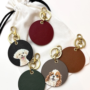 Bijou de sac en cuir pour chien, breloque de sac peinte à la main, portrait d'animal de compagnie, porte-clés Saffiano, étiquette de sac de créateur, breloque de porte-clés pour chien, mémorial pour animal de compagnie, cadeau pour animal de compagnie