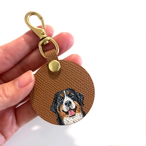 Breloque de sac en cuir personnalisée, breloque de sac peinte à la main, portrait d'animal de compagnie, porte-clés en cuir, porte-clés pour chien, breloque de porte-clés pour animal de compagnie, mémorial pour animal de compagnie, cadeau pour animal de compagnie