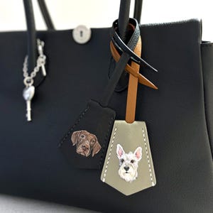 Médaille pour chien personnalisée, breloque de sac portrait d'animal de compagnie personnalisé, étiquette de sac peinte à la main, breloque de sac à main, breloque pour bagage en cuir, breloque pour chien, cadeau pour animal de compagnie