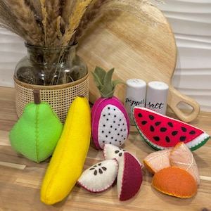 Handmade Felt Fruit Play Food Set – Pretend Kitchen Toy, Montessori, Soft Plush Fruit, Removable Pieces, Imaginative Play Gift for Kids