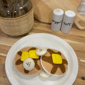 Handmade Felt Pancake Play Food Set – Pretend Breakfast Toy, Butter & Banana Toppings, Montessori, Soft Plush, Imaginative Gift for Kids