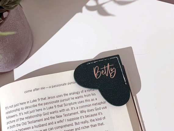 Book Lover Gift, Personalized Bookmark, Wedding Favor for Guest, Vegan Leather Heart Book Mark