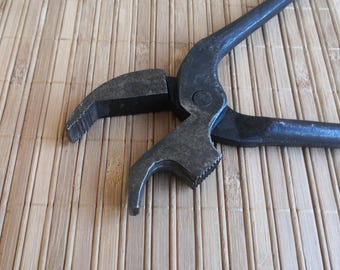 Vintage Shoe tool. Tightening forces. Vintage pliers. Old Soviet ticks. French ticks. Iron ticks. Vintage iron tongs. Cobbler pliers 60-70s