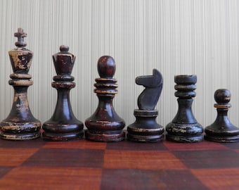 Vintage wooden weighted chess set. Antique weighted chess set, vintage wooden chess set with weights. Authentic, rare chess set early 1900s.