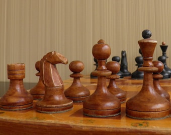 Vintage, original, weighted wooden chess set Valdai (Nobles). Vintage, Soviet, weighted "Noble" chess sets. Vintage wooden chess set 1960s.