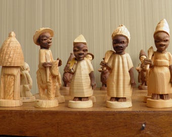 Vintage wooden African Chess Set Handmade in Good Condition. Vintage African Style Chess Set - Great Vintage Gift for Men and Chess Lovers!