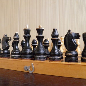 Ajedrez. Ajedrez soviético de los años 70-80, tablero de madera con piezas de madera, ajedrez antiguo de la URSS, ajedrez soviético de los años 70-80, antiguo juego de piezas de ajedrez