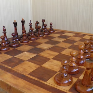 Ajedrez. Juego de ajedrez vintage para oficina y hogar. Ajedrez soviético antiguo, grande, de madera, en buen estado. Juego de ajedrez soviético de los años 60, antiguo ajedrez de la URSS.