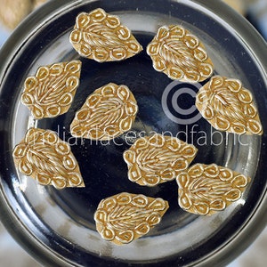 Apliques de hojas Zardozi hechos a mano (2 cm): Parches indios bordados con cuentas (50 piezas)
