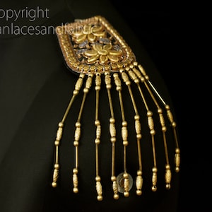 2 Pairs Epaulet Fringe Shoulder Badge Patches Tassel Chain Suit DIY Fashion Tassel Crystal Applique for Wedding Dance Punk Costume Crafting