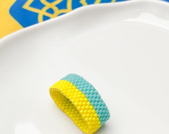 Ukraine-Flaggen-Ring, Perlenschmuck, blau-gelbe Ringe, ukrainisch gewebter Ring, minimalistischer Ring als Geschenk, Ständer bei ukrainischen Verkäufern