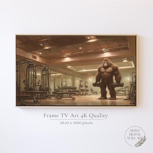 Könnte beinhalten: Ein horizontales digitales Wandkunstbild, das einen braunen Gorilla in einem Fitnessstudio zeigt, der in jeder Hand Hanteln hält. Die Szene umfasst verschiedene Kraftsportgeräte, Bänke und Spiegel in einer warm beleuchteten Fitnessanlage.