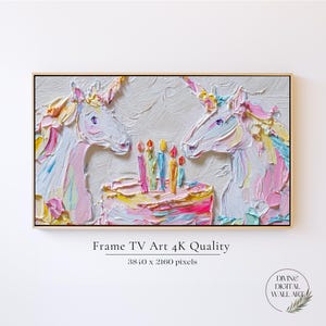 Könnte beinhalten: Gerahmtes Kunstwerk mit zwei Einhörnern, die sich gegenüberstehen, mit einem Geburtstagskuchen dazwischen. Die Einhörner sind in Pastellfarben gemalt, mit strukturierten Pinselstrichen. Der Kuchen hat brennende Kerzen. Text: "Frame TV Art 4K Quality".