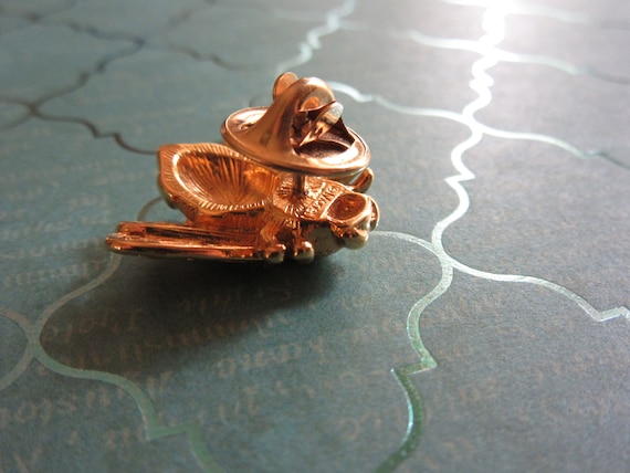 Signed Monet Bumblebee brooch - image 10