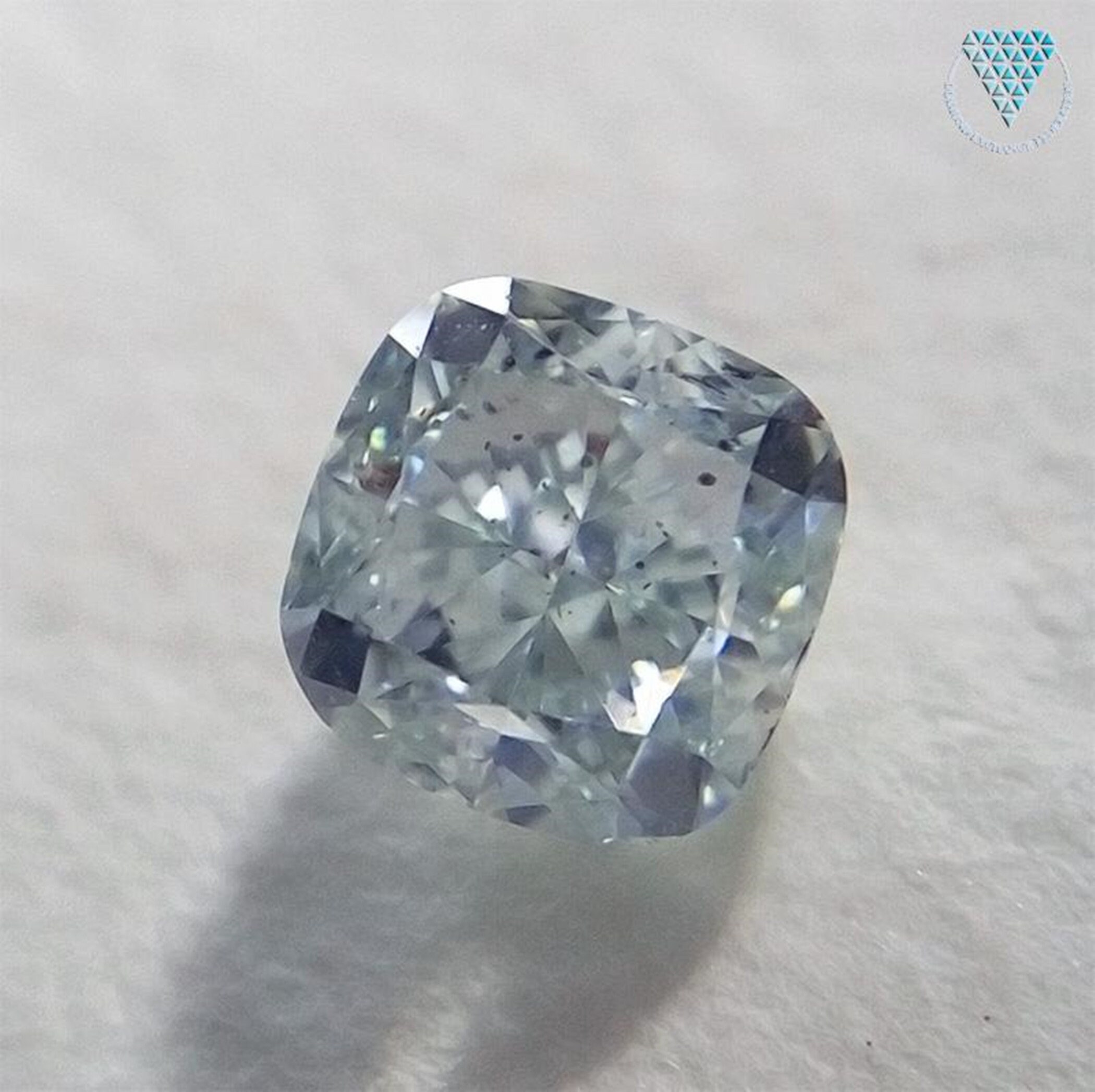 0.257 Ct Fancy Light Blue Green SI2 CGL CGL Japan Natural