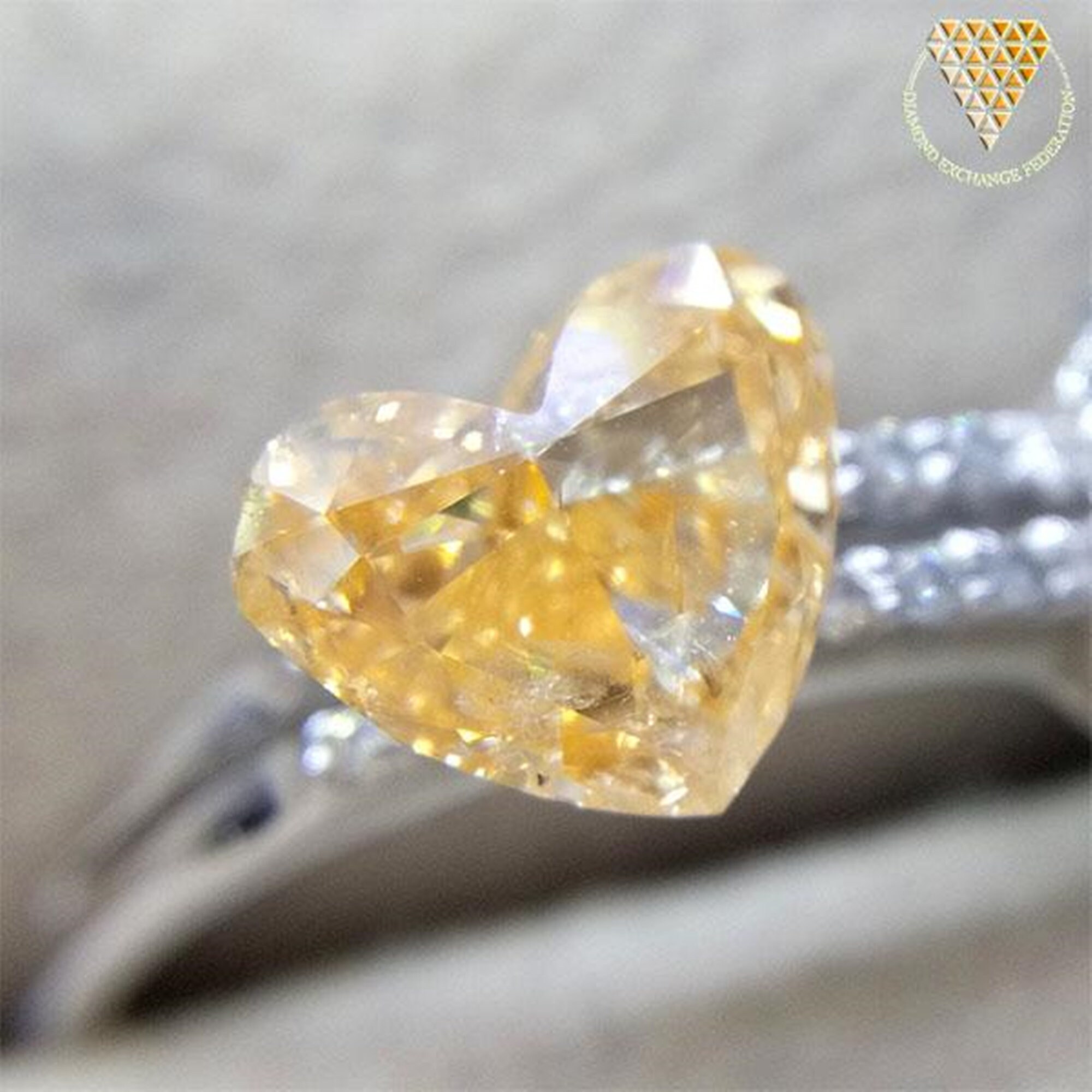 0.913 Ct Fancy Intense Orangy Yellow I1 CGL Japan Natural