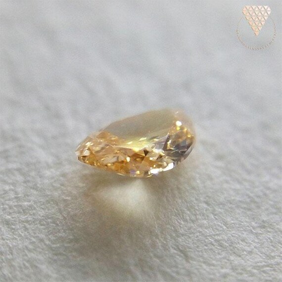 0.103 ct Fancy Intense Orange Yellow SI2 CGL ダイヤモンド