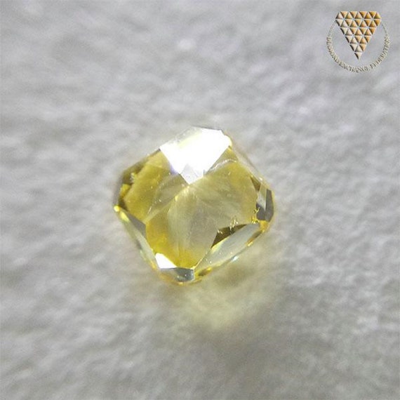 Buy 0.311 Ct Fancy Vivid Orange Yellow VS2 CGL Japan Natural 