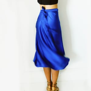 Jupe tango, jupe en satin bleu cobalt, jupe longue portefeuille