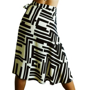Jupe tango, jupe portefeuille en rayonne à imprimé géométrique, longueur genou image 3