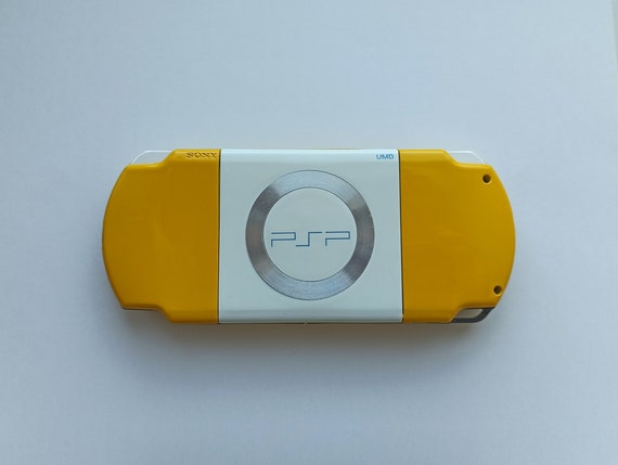 新しいシンプソンズテーマのハウジングシェルで改造されたカスタム PSP