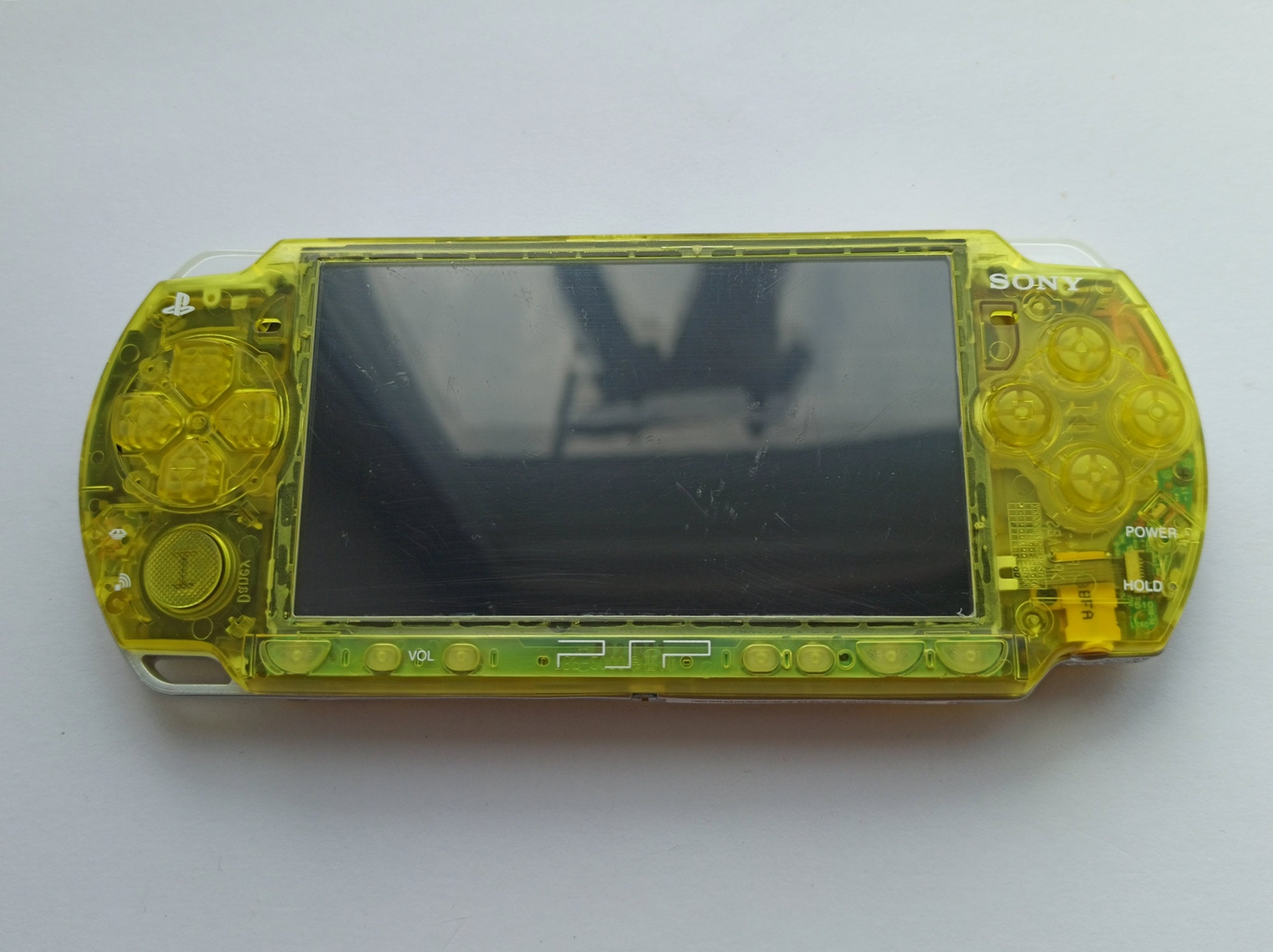 新しい透明な黄色のハウジングシェルで改造されたカスタム PSP
