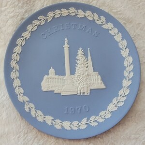 Wedgwood Jasperware Annual Christmas Plates 1970-74 St Paul's Cathedral Tower London Houses of Parliament Picadilly Circus Trafalgar Square