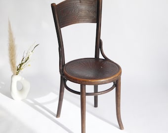 Antyczne krzesło gięte, rzeźbione, secesyjne, model Cosmos Thonet z motywem kwiatowym