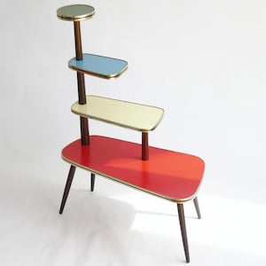 Originale grande supporto per piante colorato di metà secolo con 4 ripiani, tavolo da fiori vintage tedesco con rosso, blu e verde