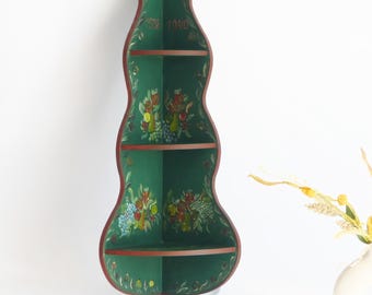 Armario esquinero floral verde pintado a mano, especiero de madera vintage estilo Hindeloopen, almacenamiento de arte popular, para colgar en la pared.
