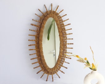Espejo ovalado de ratán francés, espejo de pared vintage de bambú con diseño de rayos de sol.