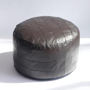 Vintage patchwork puff i mörkbrunt, ottomansk golvpall, orientalisk inredning