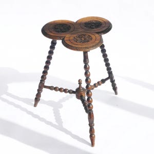 Antique Wooden Side Table with Bobbin Legs, Oak Floral Carved Plant Stand in Floral Shape, Pedestal Trefoil Top