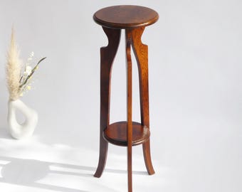 Pflanzenständer aus dunkler Eiche im Art-déco-Stil, Sockel im Stil der Amsterdamer Schule, zweistöckiger Beistelltisch im Landhausstil aus Eiche