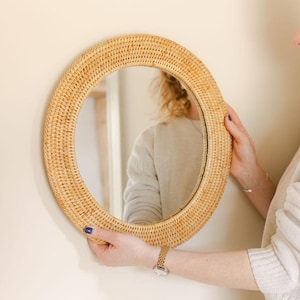 Rattan  Round Mirror Large ( with rattan frame ( Dia 45 cm))