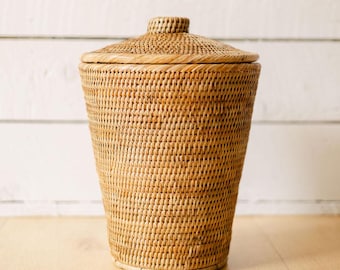 Rattan Classic  Waste Bin/ Paper Bin  with Lid and insert Liner