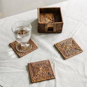 Dessous de verre carrés en rotin URU - Lot de 6 avec support de 12 x 12 cm x 6 cm