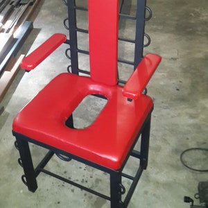 Bondage stoel met bevestigingsringen