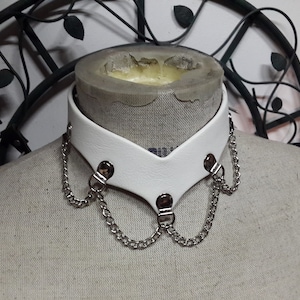 Mistress Collar in white soft leather.